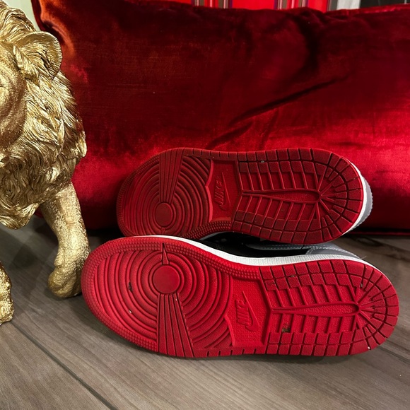 🚨🔥 AIR JORDAN 1 MID (GS) BIG KIDS US SIZE - 4 Y - Picture 6 of 8